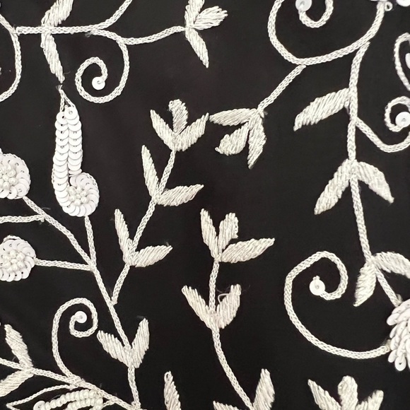 Draper’s and Damon’s Vintage Black Jacket Top  White Floral Embroidery Petite 8 - Picture 7 of 7